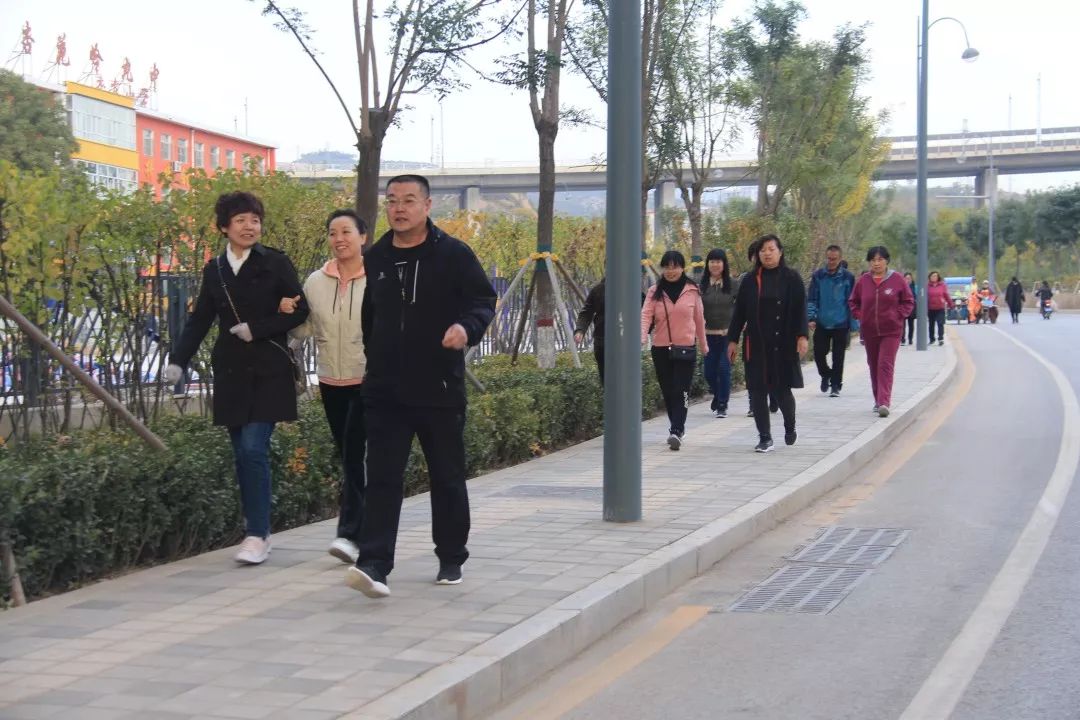 「直通校园」秋日好风光，他们用脚步来丈量——杏花岭区杏东小学