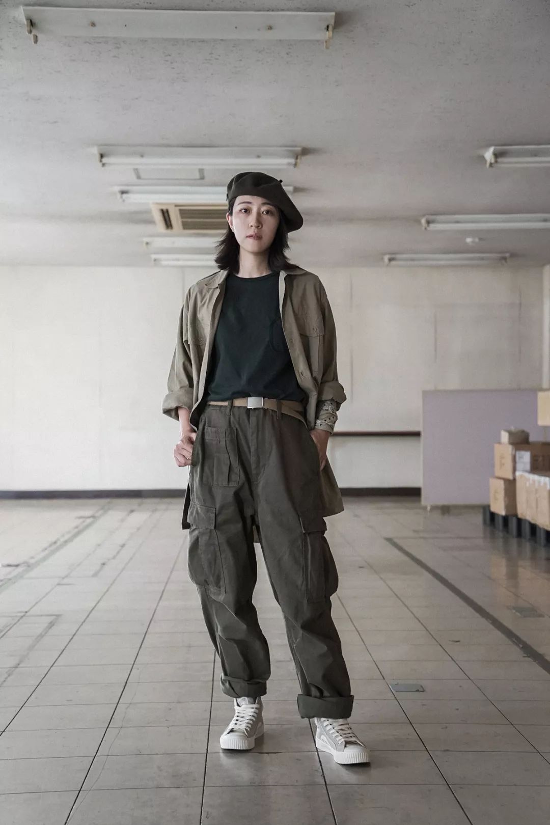 别装了，你的鞋已经出卖了你