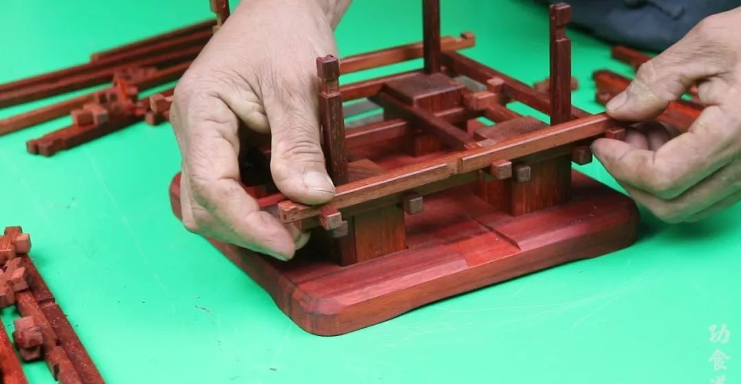 河南大爷做出2600年前的鲁班凳,山村老人制作鲁班凳惊艳国外