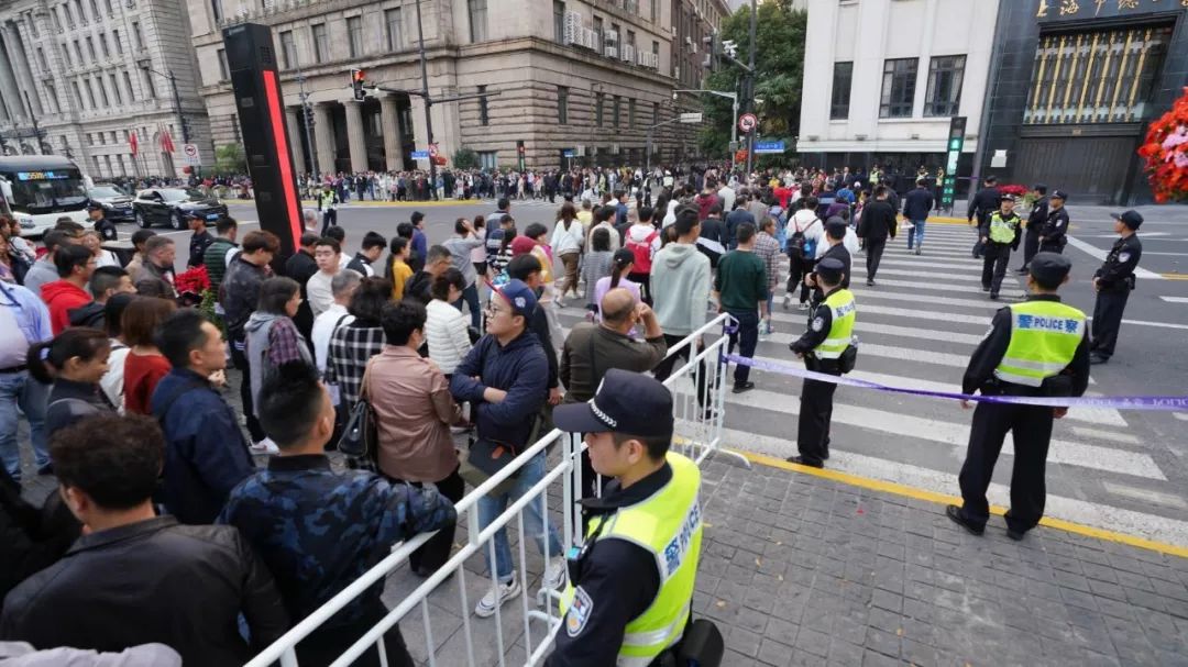 【身边的马天民】“外滩指路人”黄俊带你观赏进博会别样的“警”色