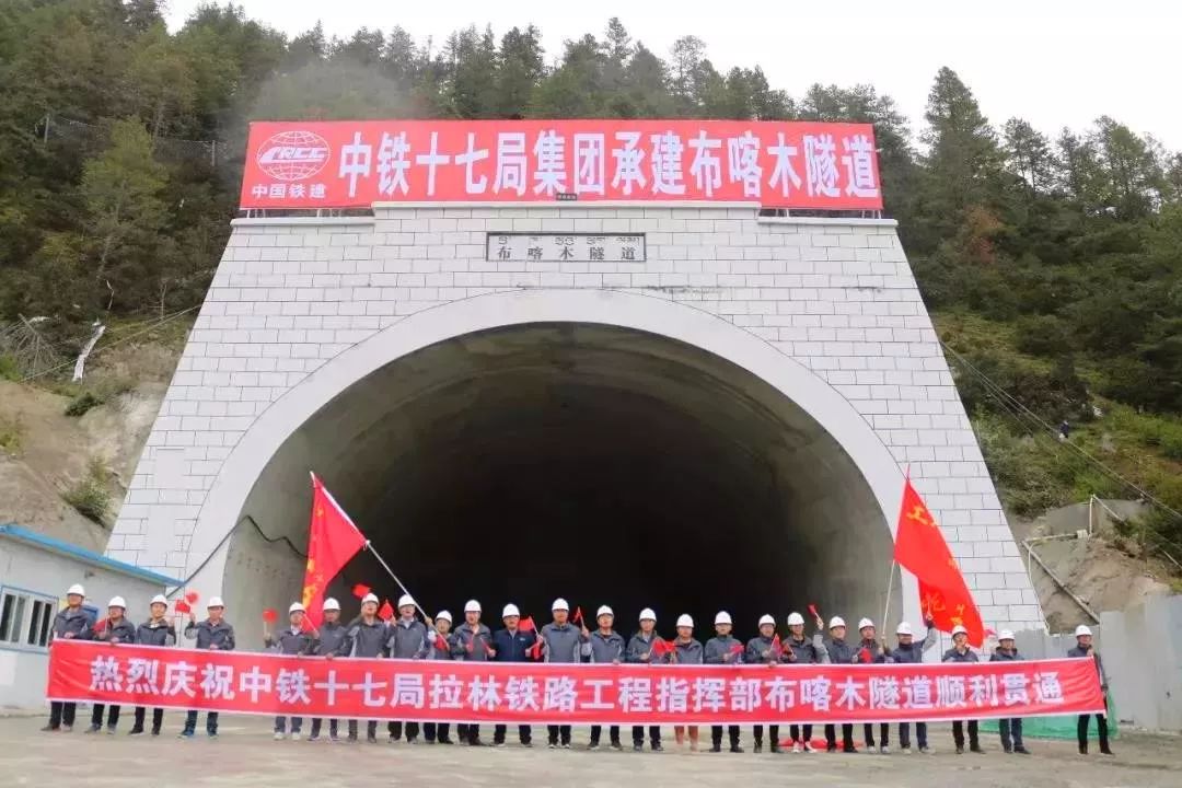 面对风积沙、强岩爆、高地温……新天路怎么修？