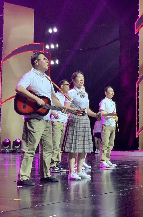 今天，这所学校的生日会惊艳全场