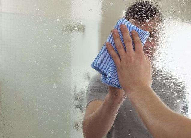 浴室镜子擦不掉的水雾,浴室的镜子有水雾怎么办