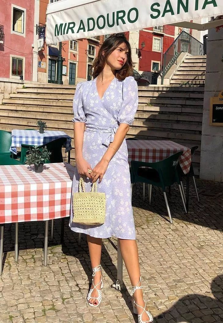 钟楚曦新中式穿搭同款,高级脸的钟楚曦独爱港风式穿搭