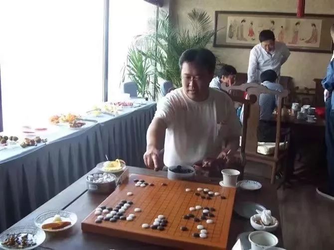 黑白世界百味人生,黑白的世界黑白的人生