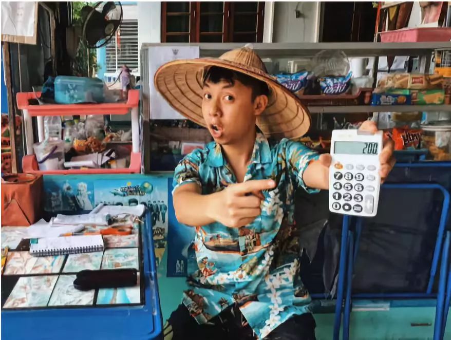 这张图非常火,网友留言说:这个星星就不知道把板凳往前挪一挪吗