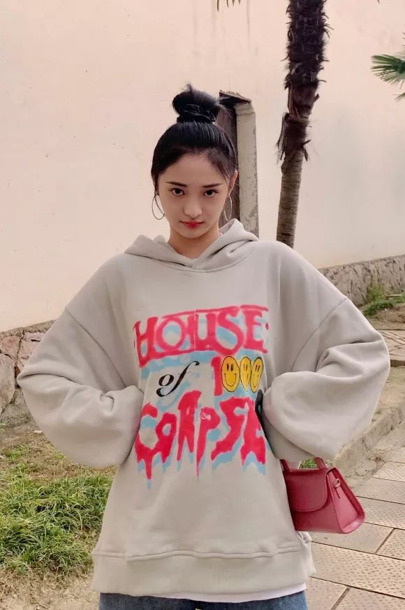 欧阳娜娜的名牌包包,欧阳娜娜的平价包包