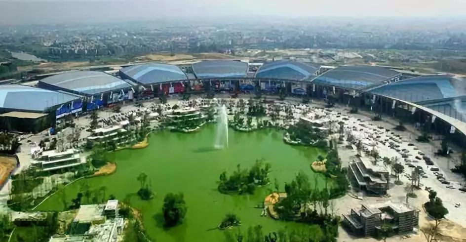 商业周刊｜LV母公司收购Tiffany，家乐福旗舰店正式上线苏宁易购，阿里巴巴正式在港交所上市……