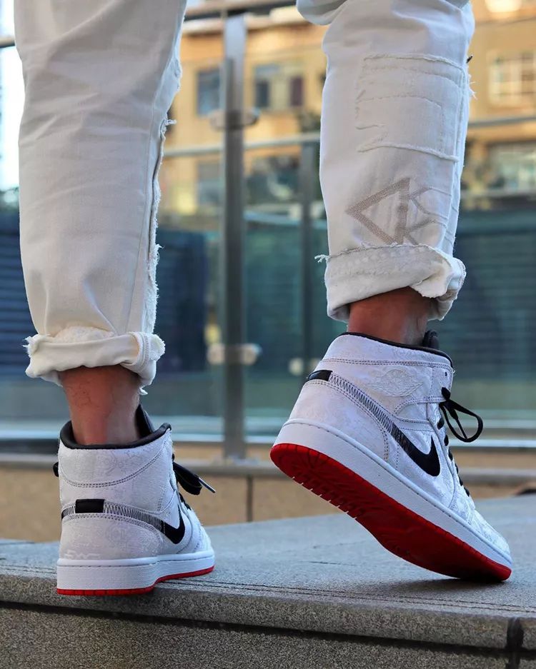 aj11黑红假鞋实战会怎样,aj1白黑2024新款这鞋怎么样