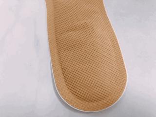 “鞋垫”黑科技！42度恒温发热，帮你1秒钟暖脚暖全身