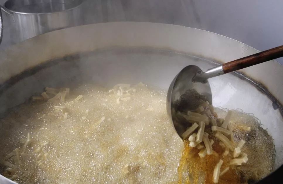 苏泊尔铁锅和有钛不锈铁锅哪个好,苏泊尔铁锅哪些不合格