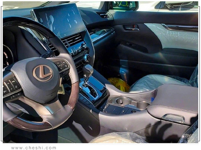 mpv雷克萨斯lm七座上路体验,比埃尔法还大的丰田mpv