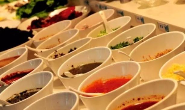 吃火锅时蘸料弄几份,吃火锅调的调料蘸酱