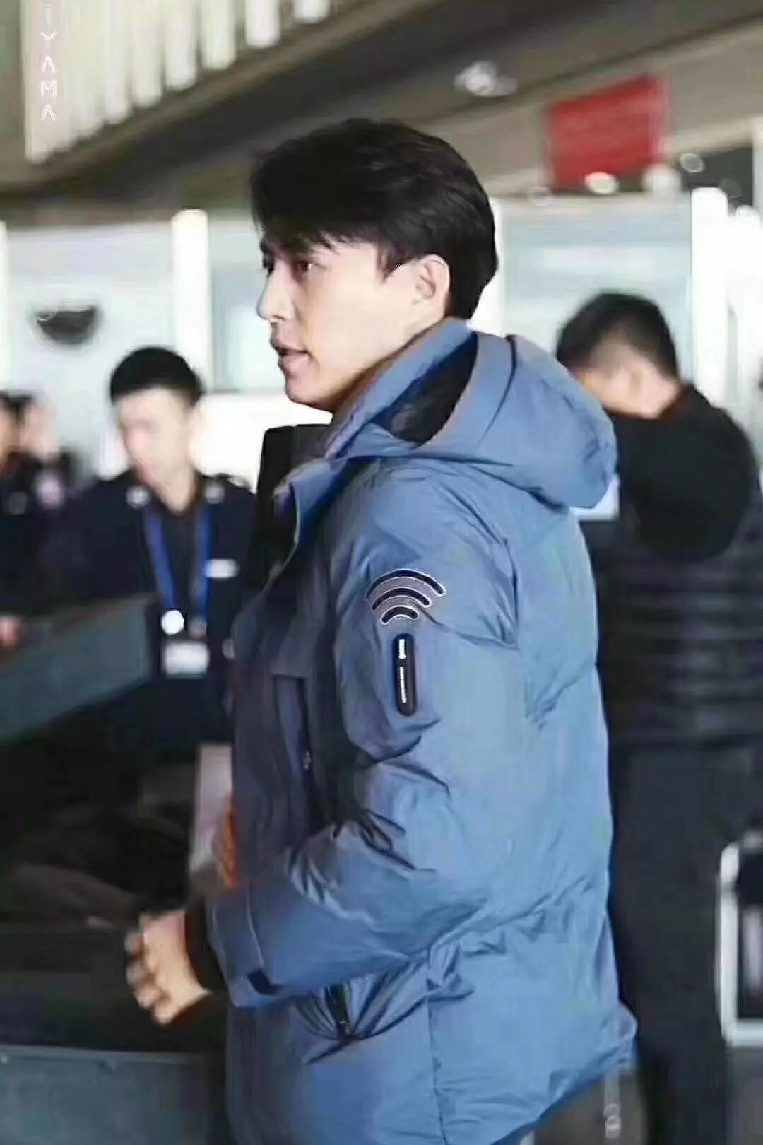 李宇春最新短款羽绒服,李宇春同款羽绒服长款