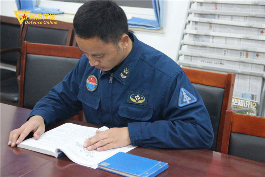 他们是军营“神医”,专治战机各种“疑难杂症”