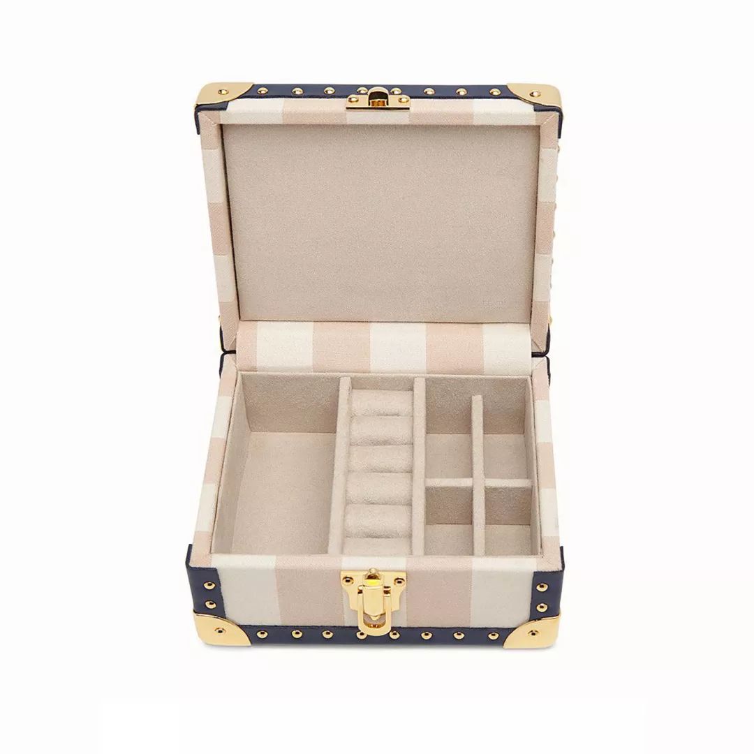 阿娇微博晒钻戒,阿娇晒出超大钻戒照