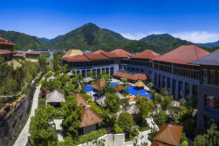 可观赏的瀑布式温泉,最清新的空气最原始的温泉