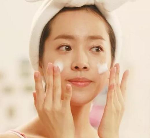 不洗脸皮肤比之前更好,不洗脸脸部皮肤会不会变好