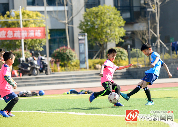 小学举行校园足球联赛,通道礼雅小学六一表演