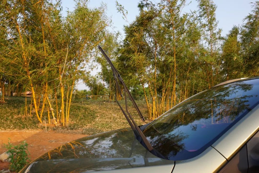 严重老化开裂，雨刮还不换？只会加玻璃水的7年老司机终于迎来换雨刮首秀！宝骏560女车主“*力暴**”安装的新雨刮，靠谱吗？