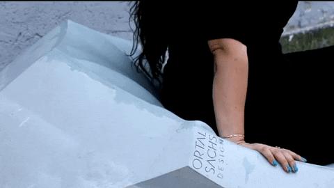 倪妮泳装“湿身”撩人;陈冠希“炒鞋”引群架;无印良品搞装修