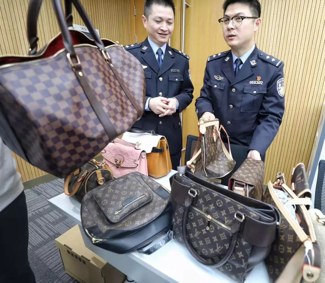 burberry鍥村肪浜屾墜,burberry200*36鍥村肪