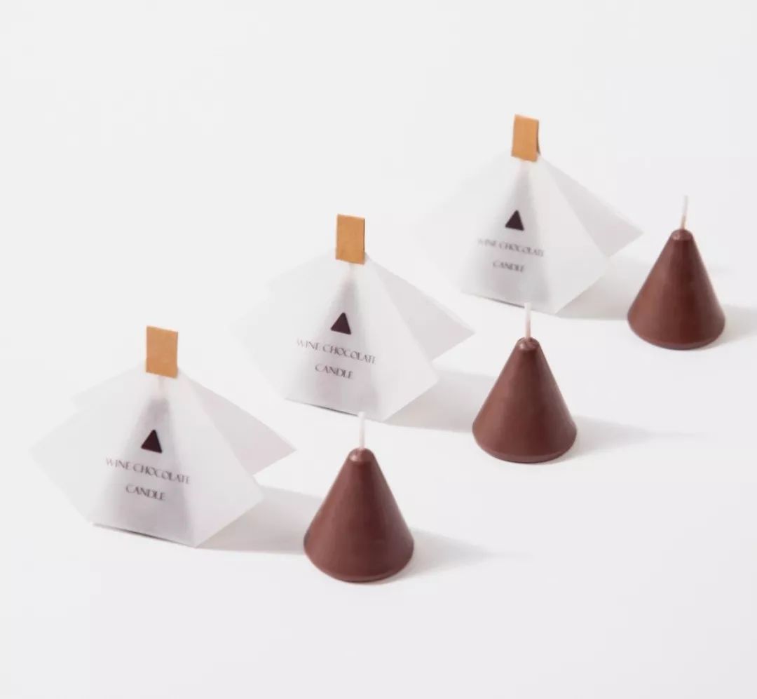 这个遥控器叫“挤粉刺”，按的时候就像我们在挤自己的青春痘