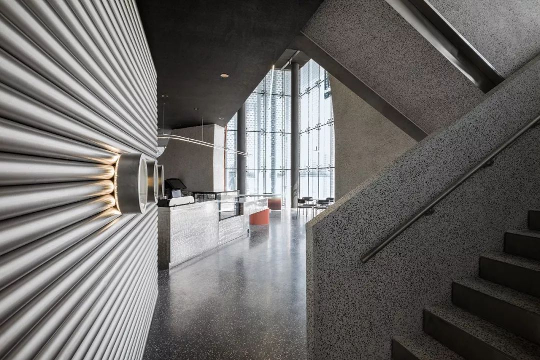 易烊千玺和王俊凯拍视频开盲盒,易烊千玺和王俊凯拆盲盒