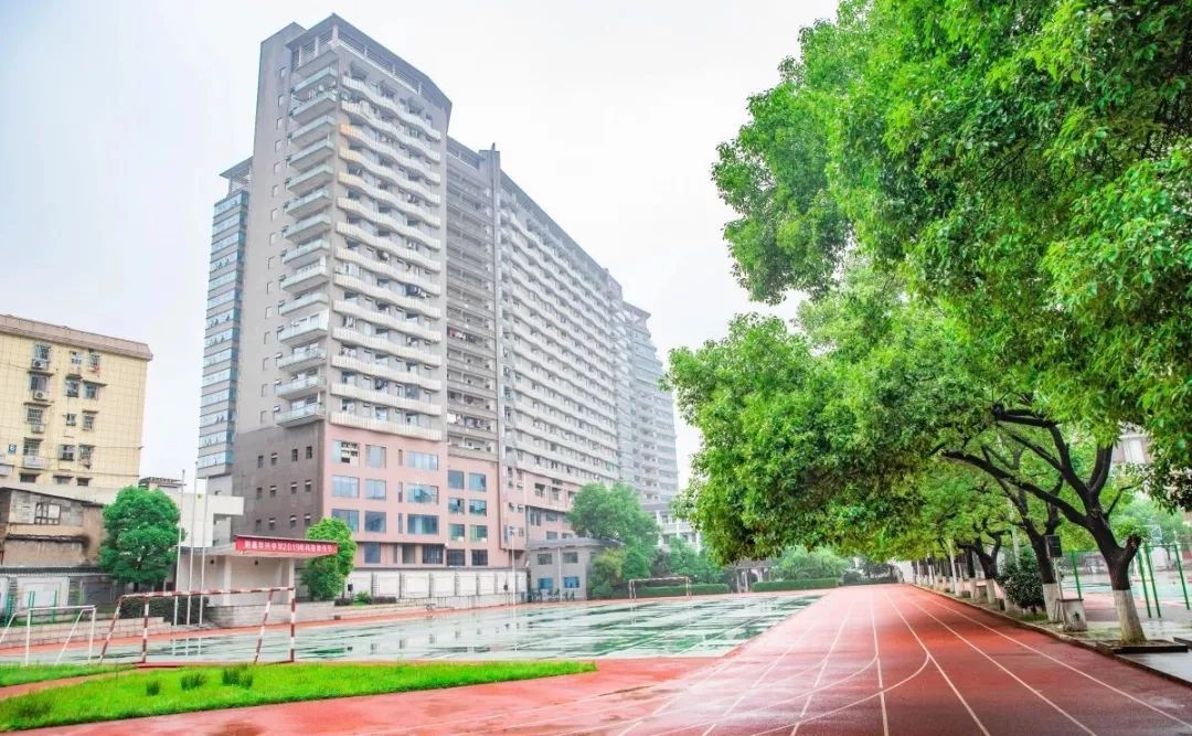 明德中学校园,明德学校美食