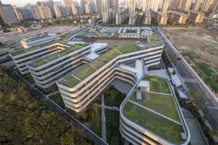 拒绝“千校一律”,浙大教院附中完成漂浮立体校园