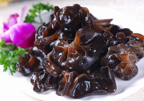 木耳在什么情况下吃了会中毒,食用木耳怎样防止中毒