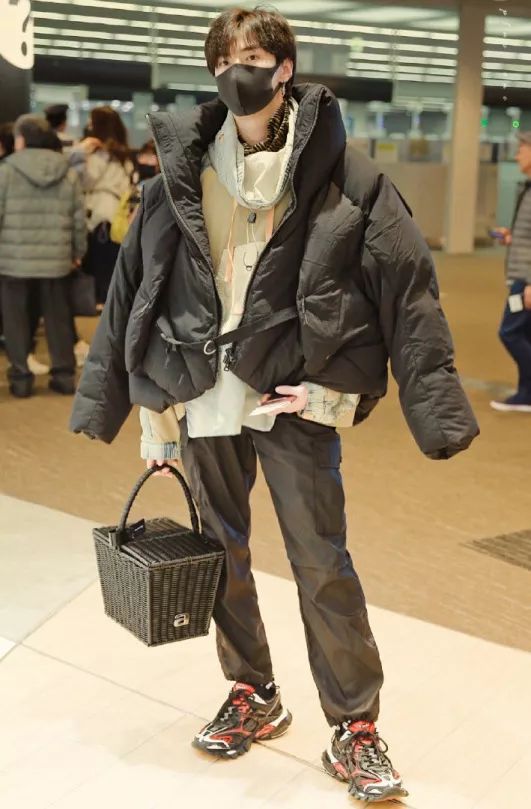 球鞋放薯条？皮卡丘变成碳？?洗衣液走秀了！这个世界太玄幻