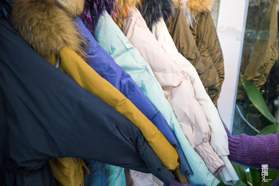 品牌羽绒服工厂99清仓,番禺南村羽绒服厂家清仓