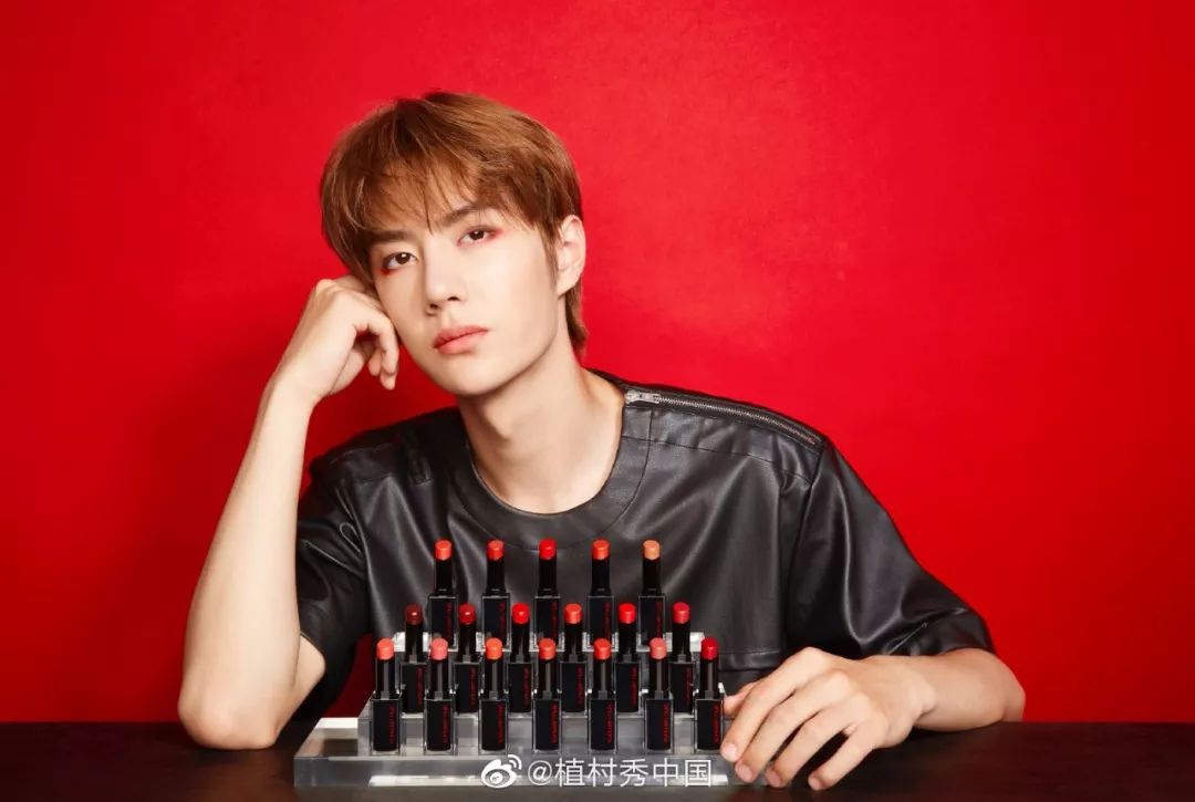 美人心计易烊千玺,易烊千玺阿玛尼晚宴喝香槟