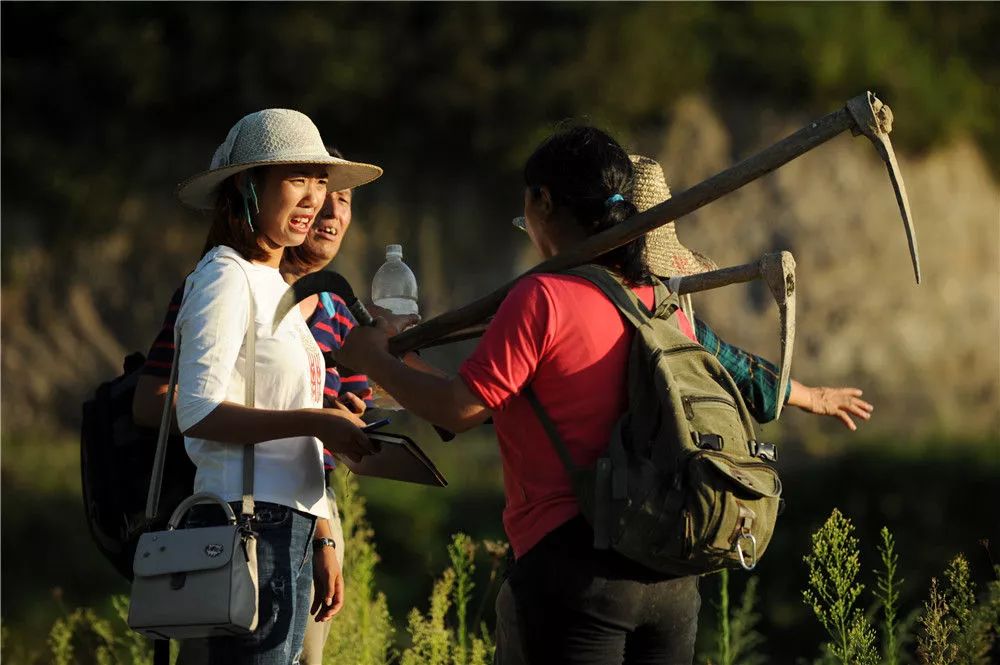 贵州脱贫攻坚基层干部,贵州干部脱贫攻坚一线