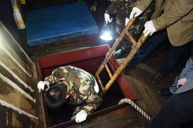 两吨跨国*私走**巨量*毒冰**陆丰甲子港现形记——广东省公安厅“11·24”专案侦办纪实