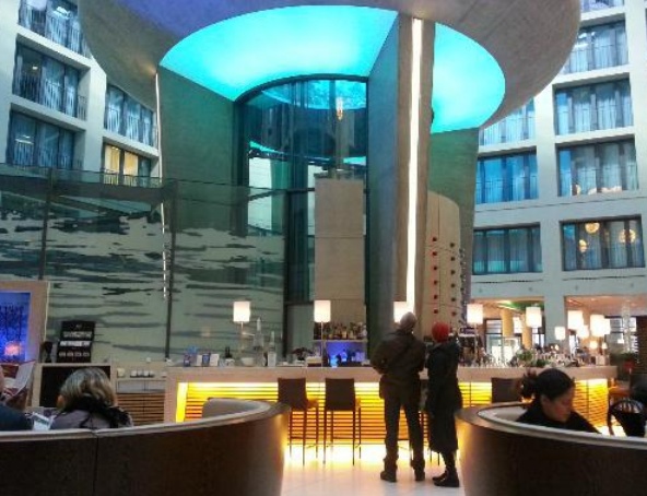 世界上最大的鱼缸是什么,全球最长最大的海洋鱼缸建造过程