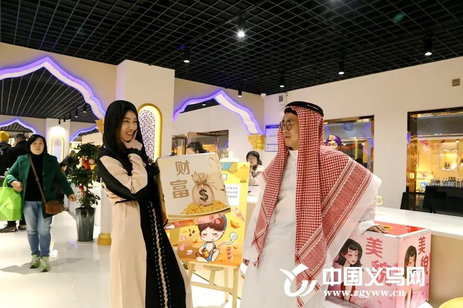 300多位义乌人去了一趟“阿拉伯”，还有些人对着神灯许愿成功