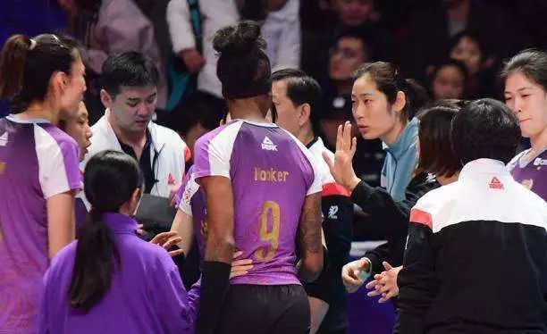 女排遭遇天津女排的时刻,天津女排垫脚事件