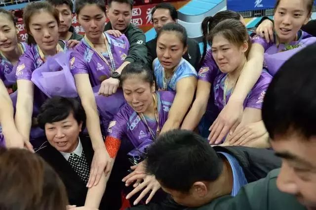 女排遭遇天津女排的时刻,天津女排垫脚事件