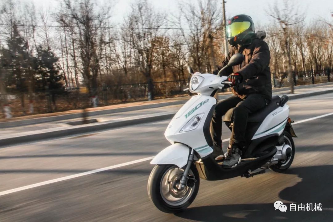 新比亚乔fly150越南产,老款比亚乔fly150