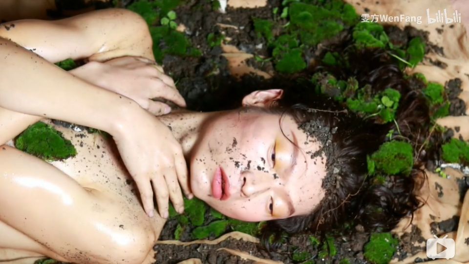 西安农村小伙模仿刘雯走红,农村小伙走秀走红