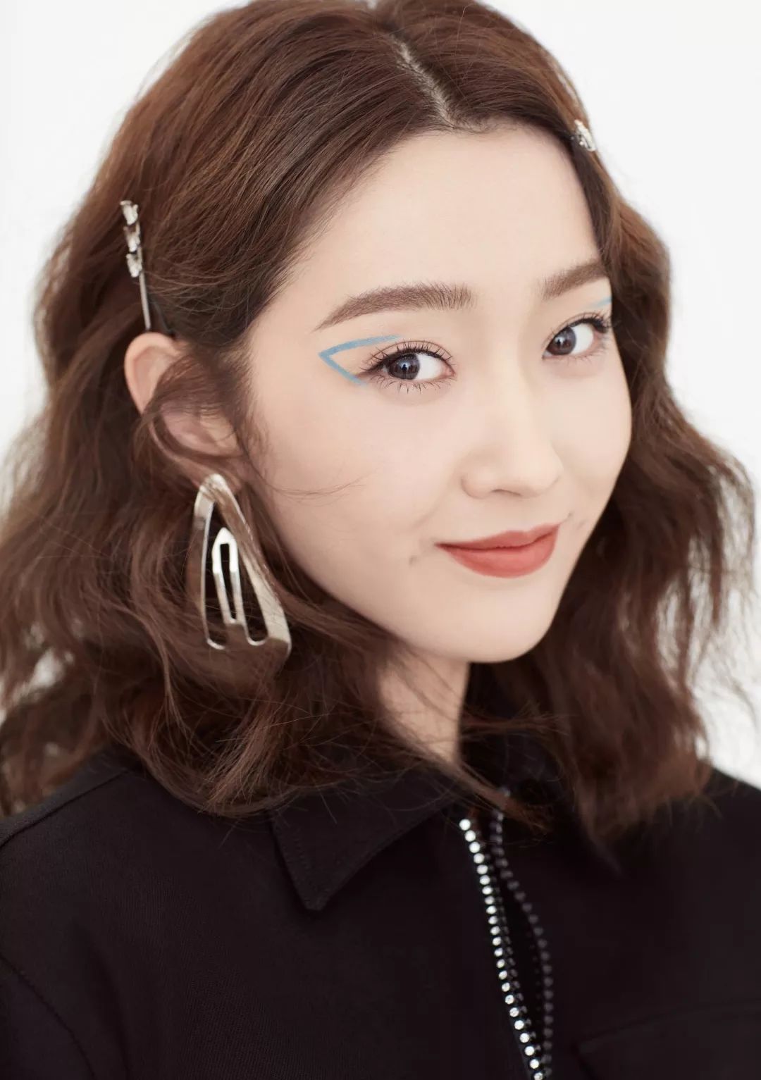 新手画jennie同款眼妆,怎么画jennie同款猫系眼线