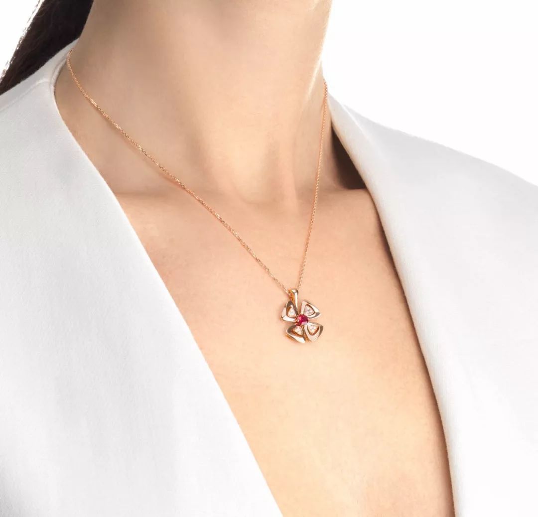 别怕过年回家人生拷问，戴这些大家只想和你合照发圈