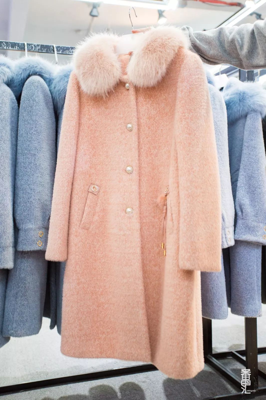 南村工厂特卖店,广州番禺南村特卖场服装