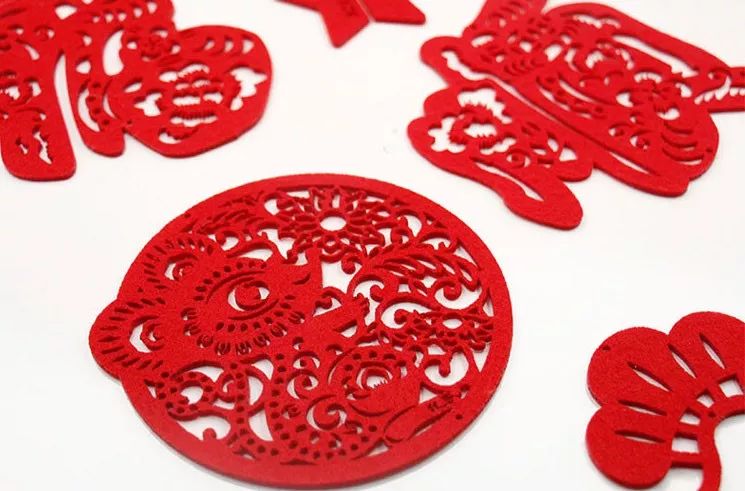 贴春联擦亮亮丽底色,适合贴家门口的春联