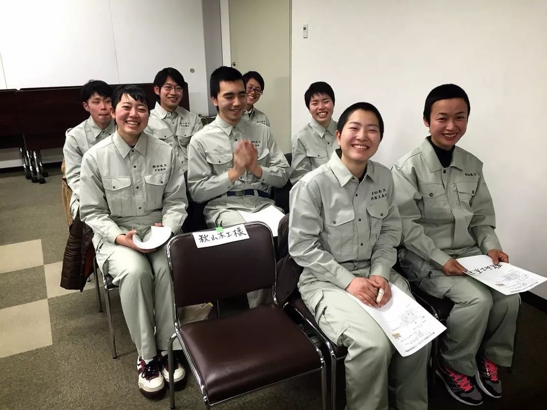 8年不许用手机、不许谈恋爱，被他骂过的60个光头都成了日本大师