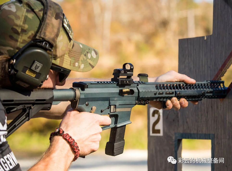 滚柱延迟闭锁的枪 (m4卡宾枪)