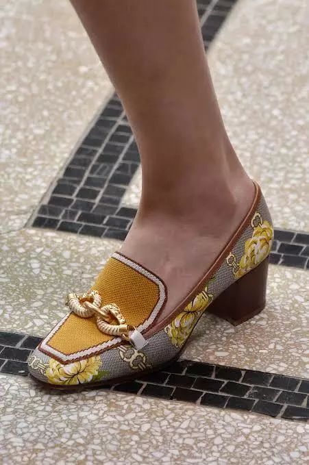 最近想买鞋了有什么好看的鞋子,想买鞋的时候看什么