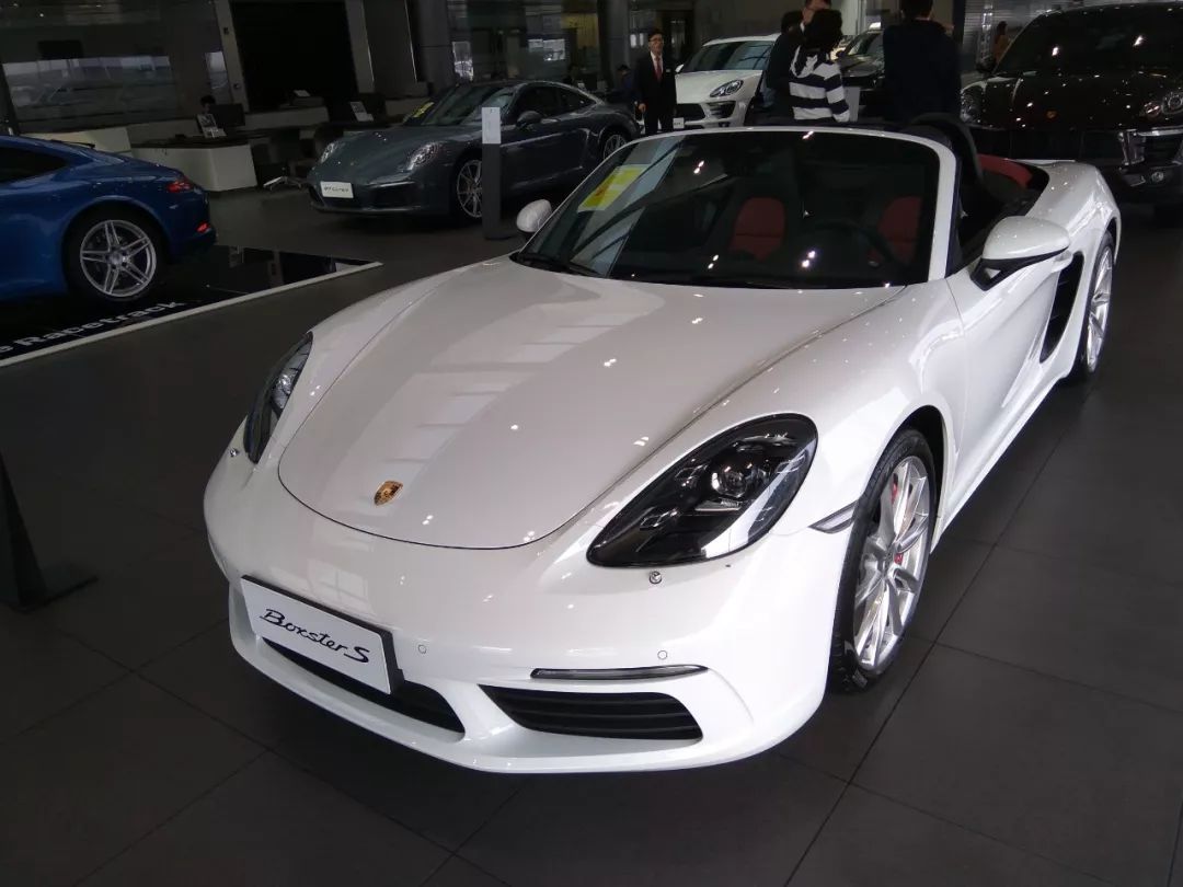 80多万的旅行轿车,80万旅游大巴车